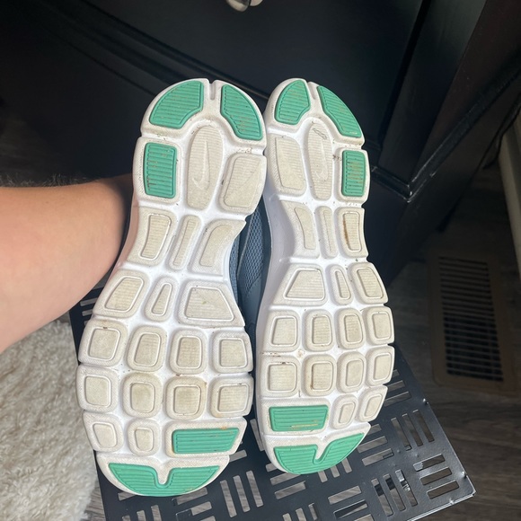 Women’s Nike Flex Experience Sneakers - Picture 4 of 8